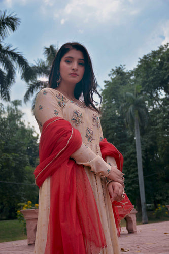 couture with red dupata